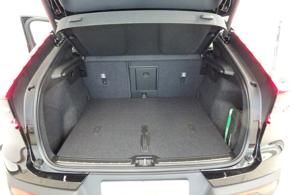 Volvo C40, image 16