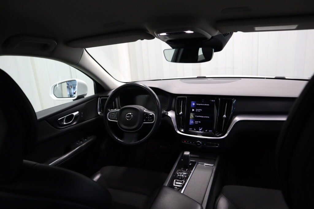 Volvo V60 Cross Country, image 16