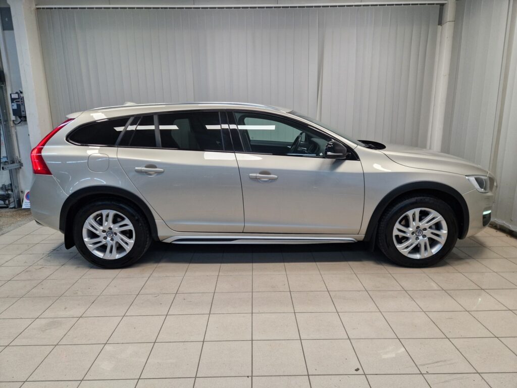 Volvo V60 Cross Country, image 3