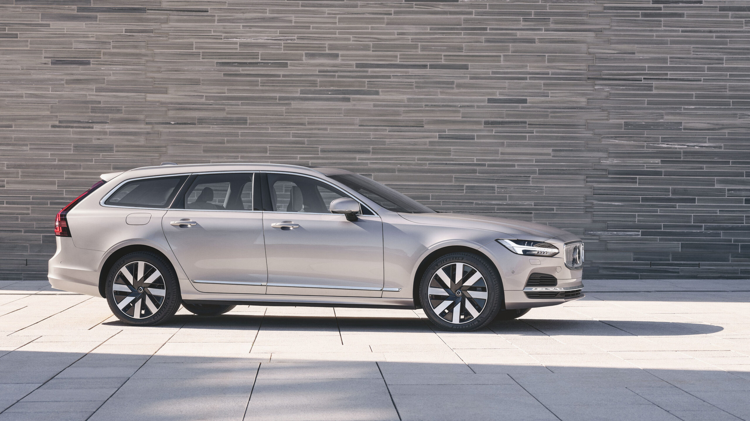 Volvon suuret uutuudet – XC90 ja V90 Classic