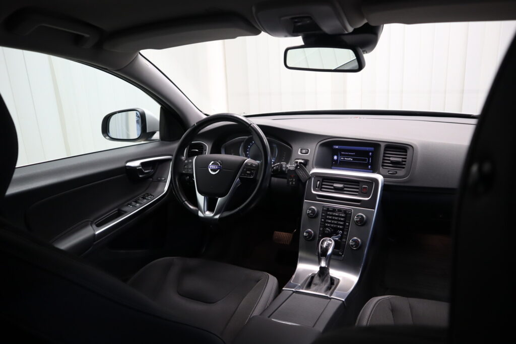 VOLVO V60, image 12