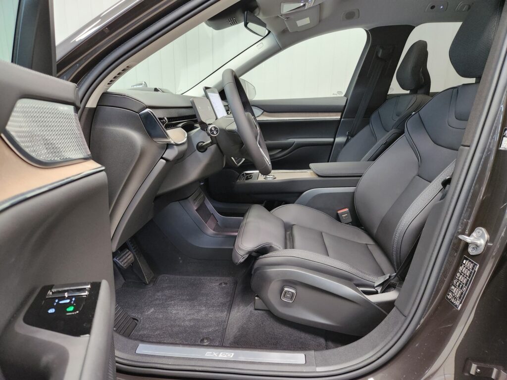 Volvo EX90, image 12