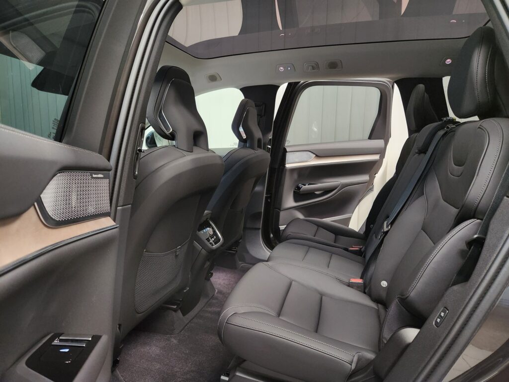 Volvo EX90, image 14