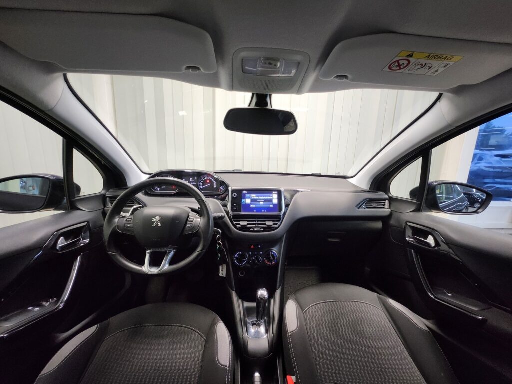 Peugeot 208, image 8