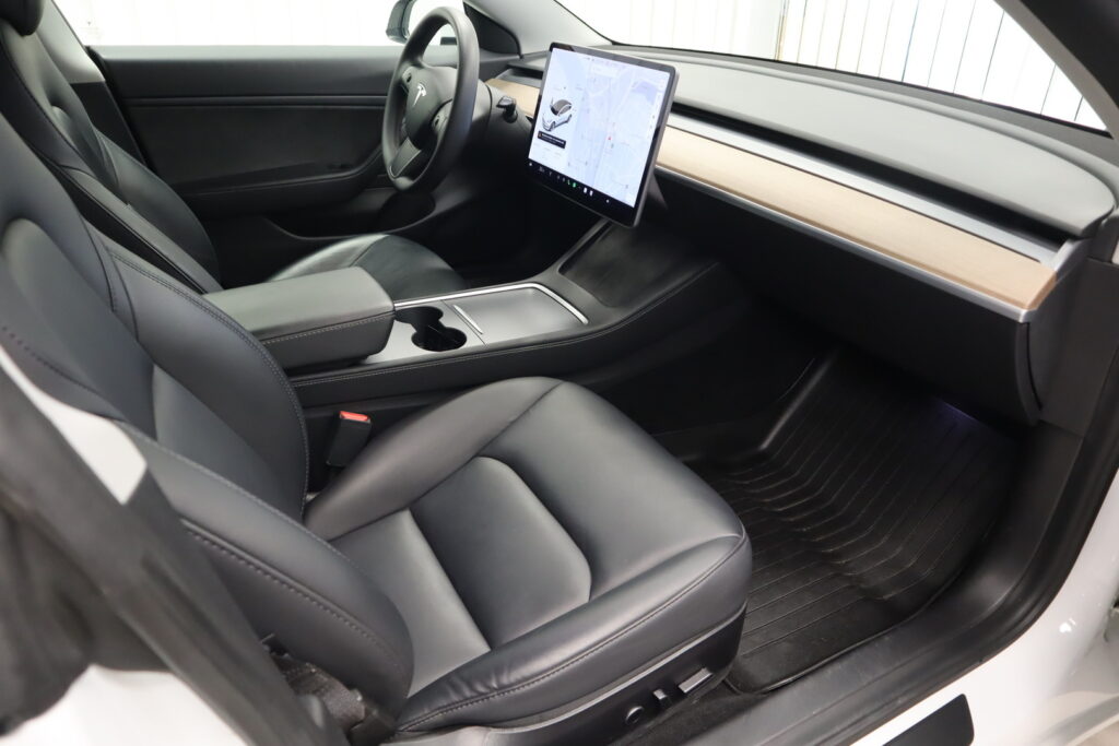 Tesla Model 3, image 15