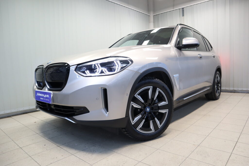 BMW iX3, image 2