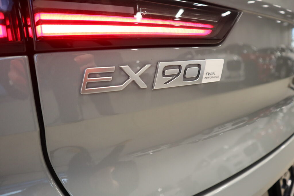 Volvo EX90, image 23